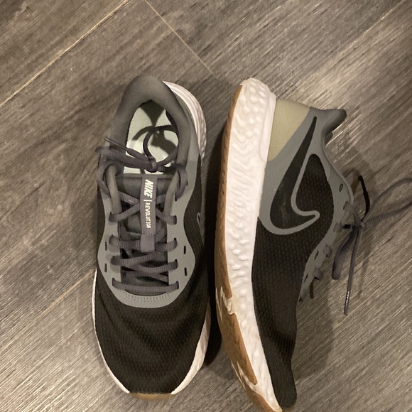 Brand new Mens Nike’s - Picture 2 of 3